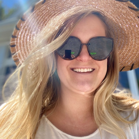 Hi I’m Leah and love a good find! - Picture 3 of 4